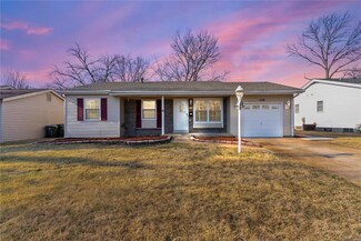 538 Fox Crest Dr, Hazelwood, MO 63042