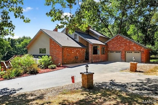 1519 Laketop Dr, Fairview Heights, IL 62208