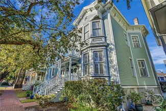 214 W Waldburg St, Savannah, GA 31401