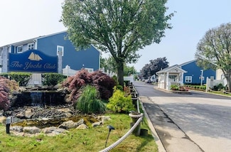 100 Baker Ct Unit 63, Island Park, NY 11558