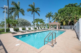 2325 SE 5th St, Pompano Beach, FL 33062