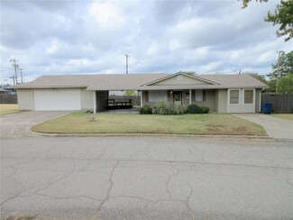 706 N 4th St, Tecumseh, OK 74873