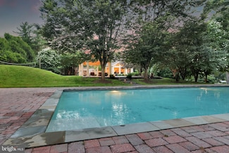 12212 Drews Ct, Potomac, MD 20854