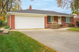 34067 Chatsworth Dr, Sterling Heights, MI 48312