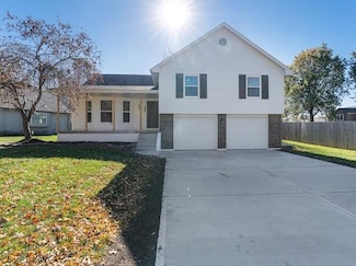 1225 NE Kenwood Dr, Lees Summit, MO 64064