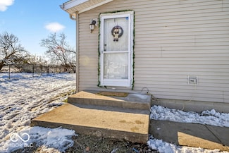 8 Fountain Lake Dr, Greenfield, IN 46140