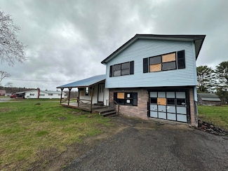 1582 Main Rd, Enfield, ME 04493