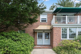 100 Putnam Park Unit 100, Greenwich, CT 06830