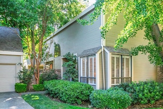 320 Wyndgate Rd, Sacramento, CA 95864