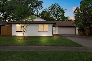 9211 Helmers St, Houston, TX 77022