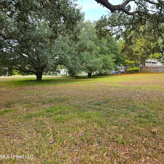 7799 Golf Club Dr, Diamondhead, MS 39525