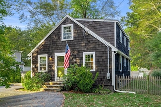 42 Village Ln, South Hamilton, MA 01982
