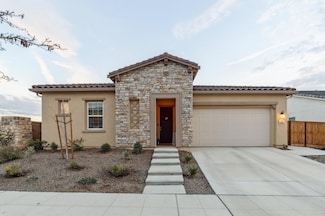 570 Laurel Crest Ave, Madera, CA 93636