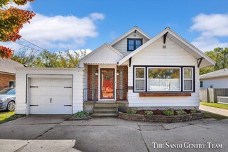 518 E Savidge St, Spring Lake, MI 49456