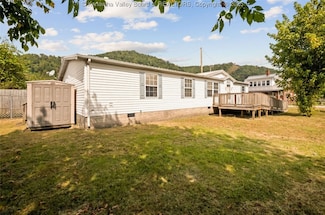 172 Elm St, East Bank, WV 25067