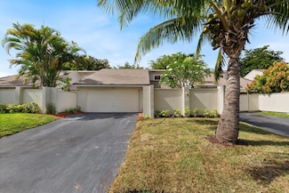 12814 Spinnaker Ln, Wellington, FL 33414