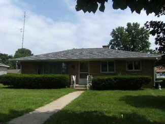 1407 Hartley St, Henry, IL 61537