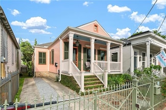 927 1st St, New Orleans, LA 70130
