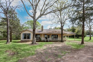 585 Piney Creek Rd, Bellville, TX 77418