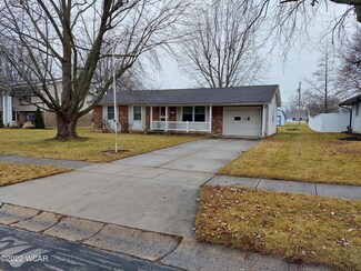 807 N Blackhoof St, Wapakoneta, OH 45895