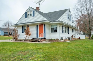 707 Butler St, Ackley, IA 50601