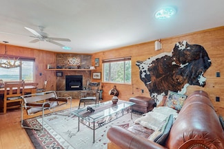 61 Rincon Rd, Regina, NM 87046