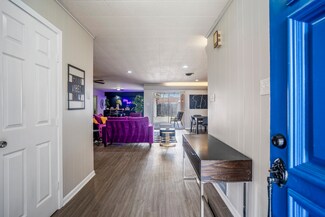 2806 E Palm Cir, Galveston, TX 77551
