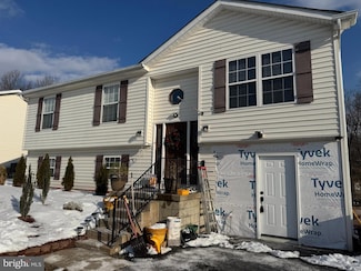 94 Longwood Dr, Bunker Hill, WV 25413
