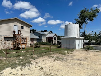 115 Pot of Gold Rd E, Comfort, TX 78013