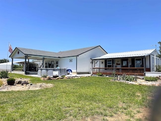 202 Rio Llano Dr W, Llano, TX 78643