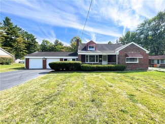 2939 Howell Dr, Youngstown, OH 44514