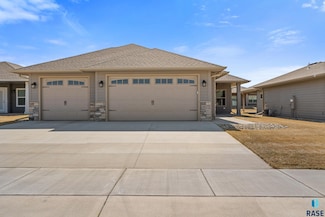 8817 Windmill Ridge St, Sioux Falls, SD 57106