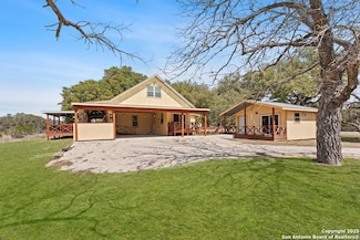 255 N Thunder Creek Rd, Utopia, TX 78884