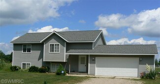 12489 Fargo St Unit 8, Gowen, MI 49326
