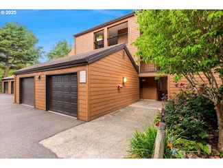 203 Oswego Summit Unit 203, Lake Oswego, OR 97035