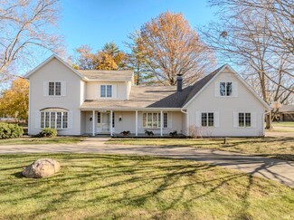 8200 N Ravenwood Dr, Muncie, IN 47303