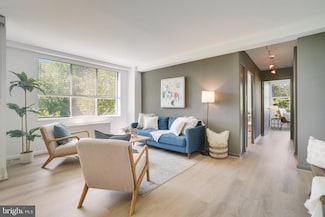 6631 Wakefield Dr Unit 209, Alexandria, VA 22307