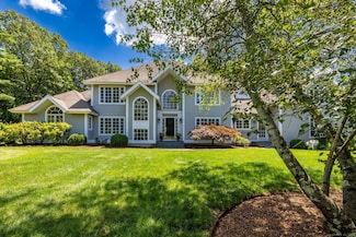 35 Foothills Dr, Avon, CT 06001