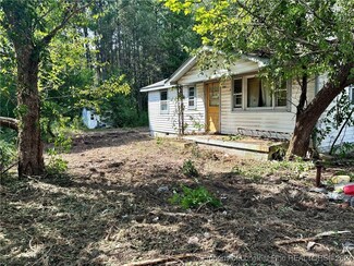 725 Barnes Dr, Spring Lake, NC 28390