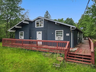 725 Clearview Dr, Long Pond, PA 18334