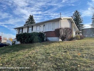 828 South St, Avoca, PA 18641