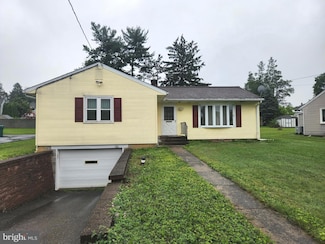 1930 Manor Ridge Dr, Lancaster, PA 17603