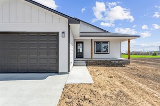 302 S Commercial Ave, Sedgwick, KS 67135