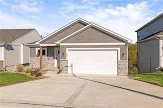 522 NW 110th St, Kansas City, MO 64155