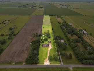 8614 Roper Rd, Wallis, TX 77485