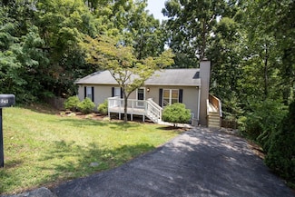 3226 Woodview Rd, Roanoke, VA 24018