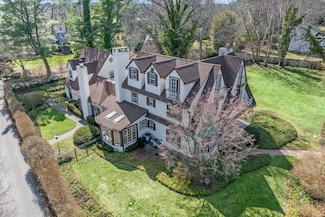3 Wincoma Dr, Halesite, NY 11743