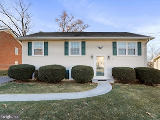 608 W 13th St, Front Royal, VA 22630