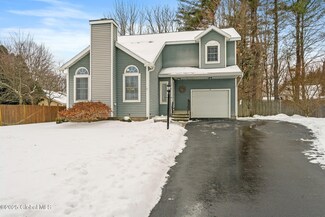4 Mapleridge Ave, Clifton Park, NY 12065