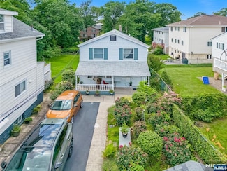 2455 3rd St, Fort Lee, NJ 07024